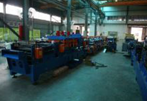 盤點(diǎn)CZ互換檁條機(jī)使用要注意哪些事項(xiàng) 盤點(diǎn)CZ互換檁條機(jī)使用要注意哪些事項(xiàng)